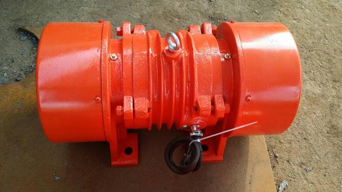 100-6、7.5kw、6級(jí)臥式振動(dòng)電機(jī)、振動(dòng)電機(jī)