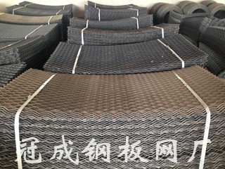 特價(jià)供應(yīng)鋼板網(wǎng)，鋼格板，護(hù)欄網(wǎng)