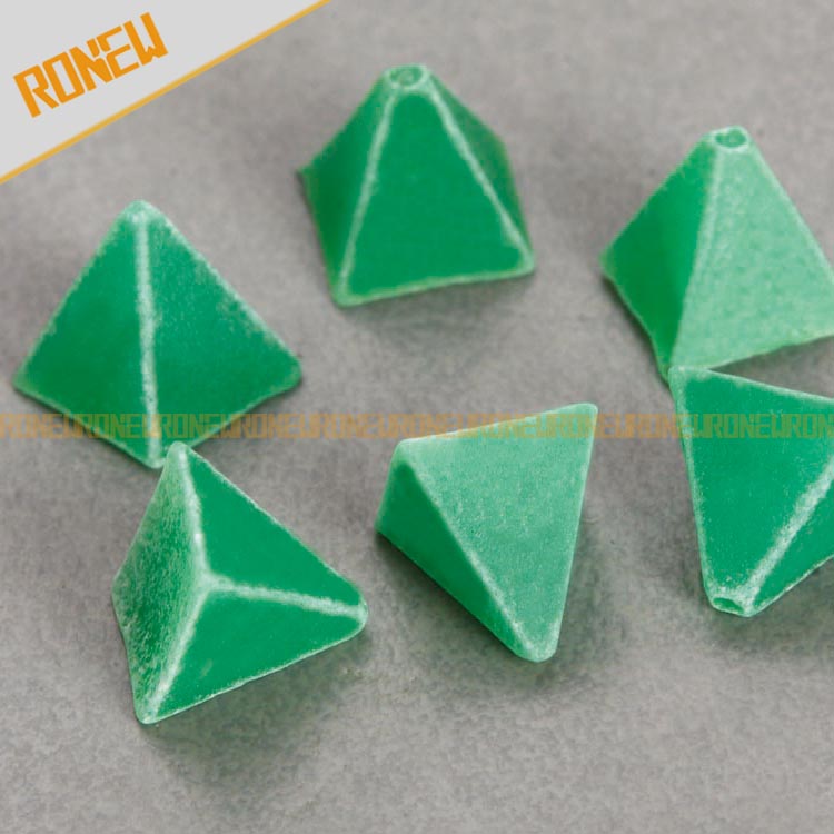 不銹鋼耳環(huán)去氧化皮去斑點(diǎn)用樹脂研磨石快速振動水磨拋光