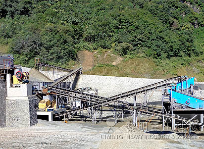  一天能生產5000噸的碎石場要安一套什么機器？