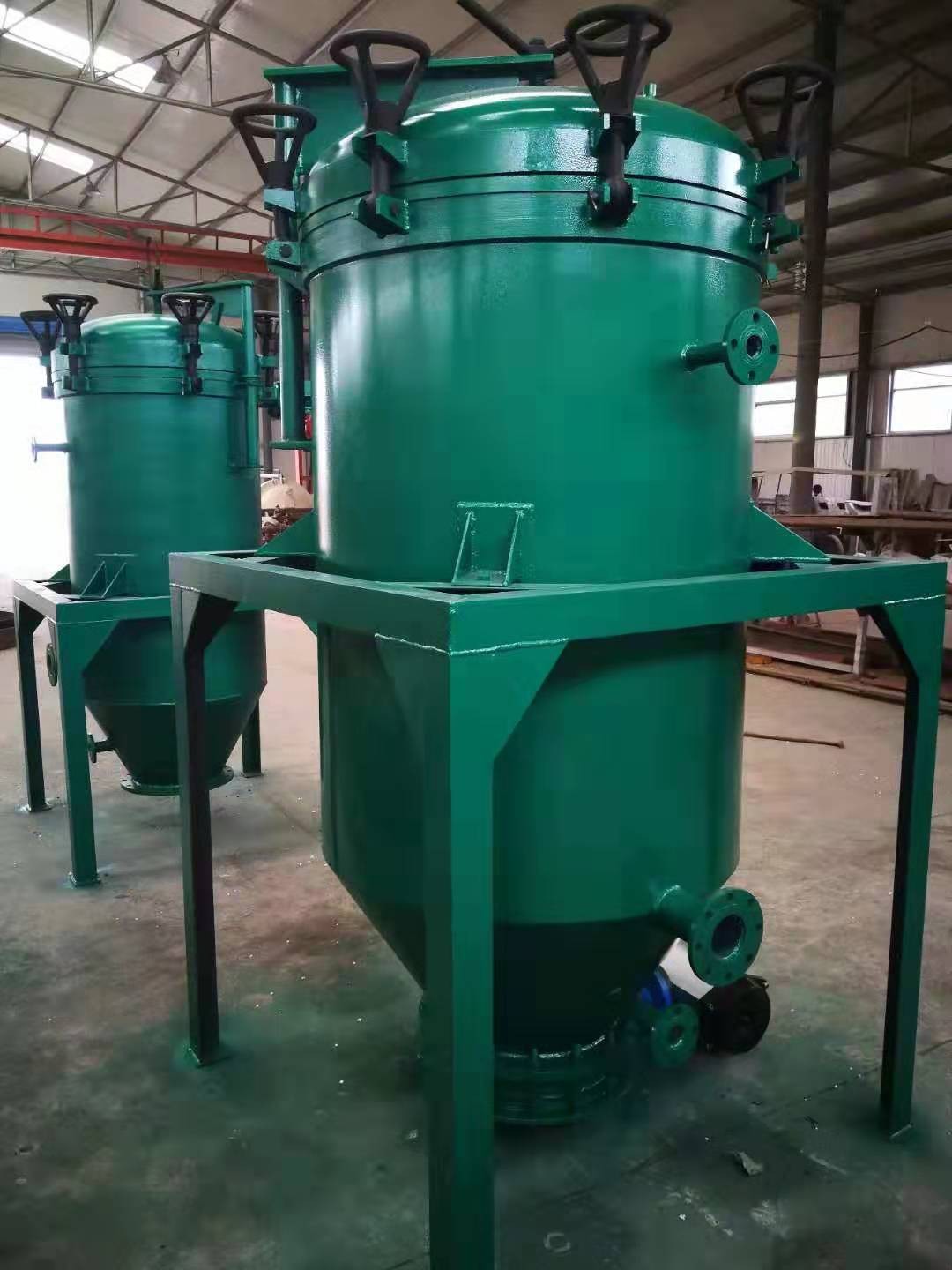 供應德泰DT 系列無需濾布、振動卸渣、密閉過濾基礎油脫色過濾機