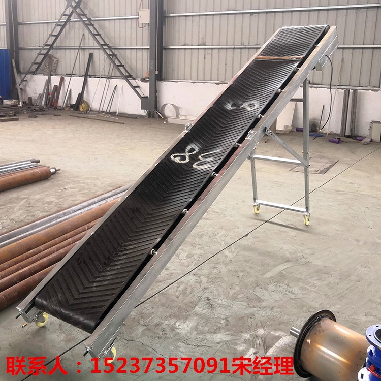 斜坡袋裝玉米裝車皮帶機(jī)黃豆入倉(cāng)運(yùn)輸機(jī)移動(dòng)折疊式皮帶機(jī)
