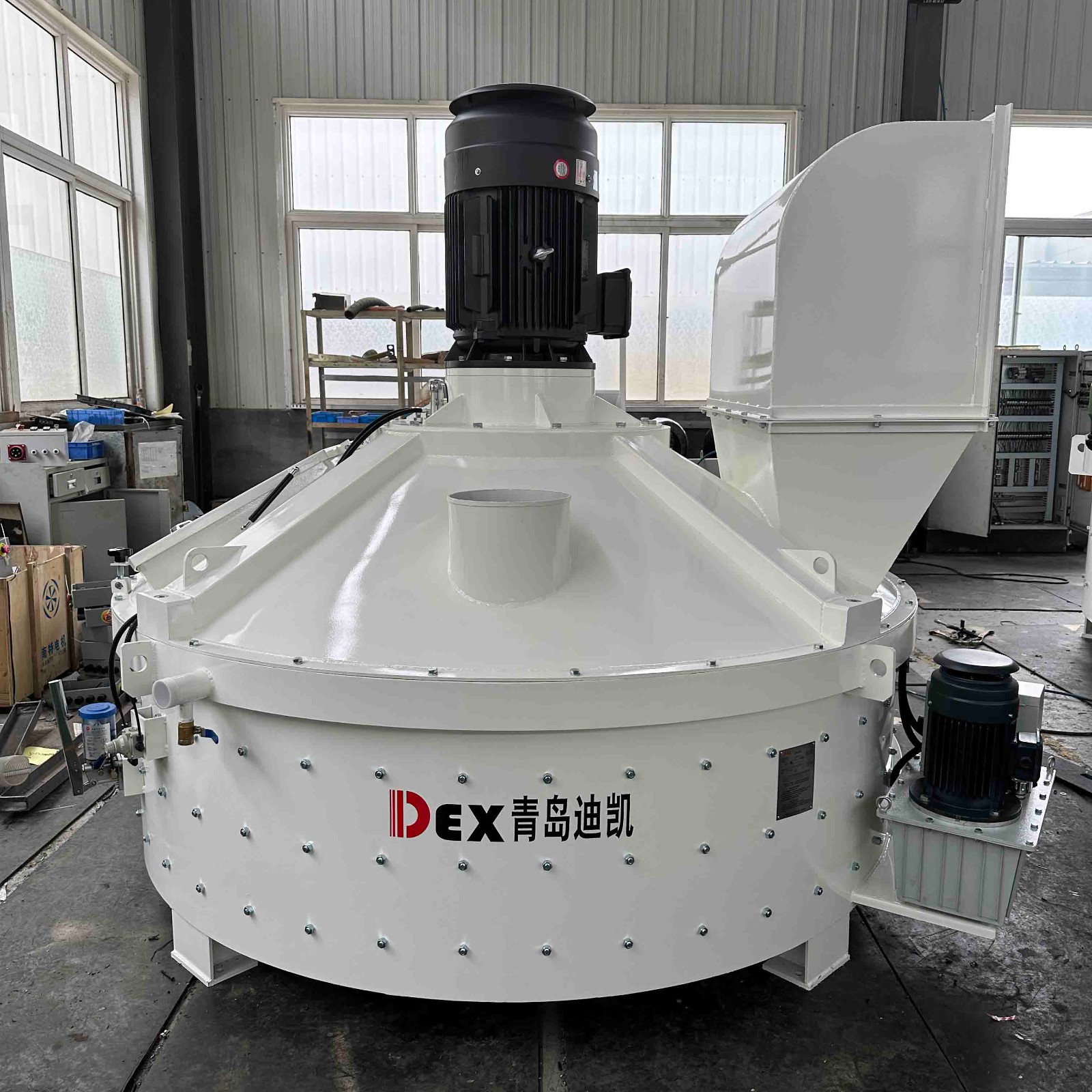 立軸行星式攪拌機(jī)的創(chuàng)新優(yōu)化開(kāi)啟了混凝土攪拌設(shè)備全新的混合工藝
