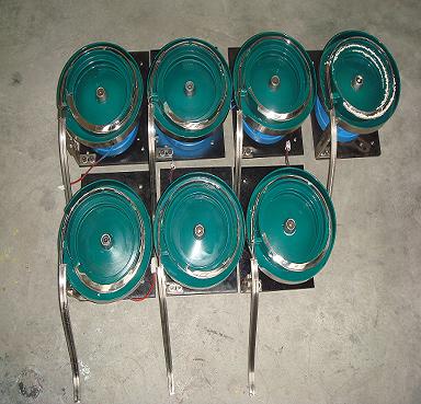 按紐開關(guān)膠柄批量振動(dòng)盤圖片.