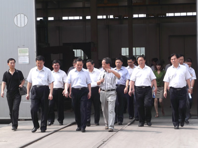 河南省常務(wù)副省長李克到洛陽大華重型機(jī)械公司調(diào)研