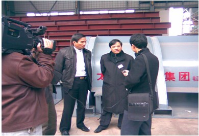 越南客商在太行權利公司接受河南電視臺的采訪