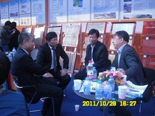 客戶參觀天津威德礦業設備有限公司展臺