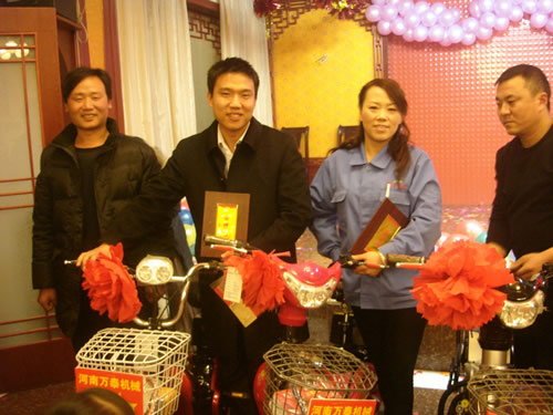 河南萬泰機(jī)械優(yōu)秀員工獲電動(dòng)車獎(jiǎng)勵(lì)