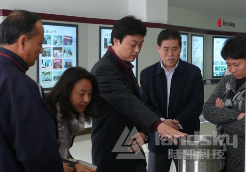 人民日報總編室副主任——胡果一行采訪陸凱科技總經理