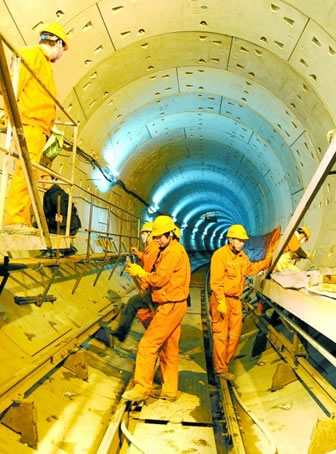 鄭州地鐵建設如火如荼,豫弘重工砂石設備助力打造高性能混凝土