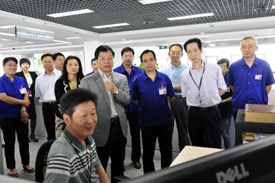 中信股份副總經理朱小黃到洛陽中信重工參觀指導工作