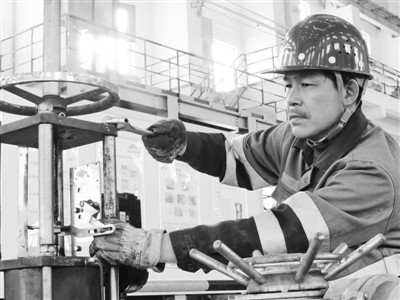 選礦廠管工、高級技師鄭新峰