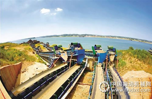 3 個(gè)新建砂石場的建設(shè)任務(wù)接近尾聲,暮云砂石場生產(chǎn)線已于近日上砂調(diào)試。
