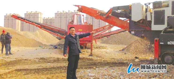 聊城移動破碎站“吃”進建筑垃圾 “吐”出建材原料
