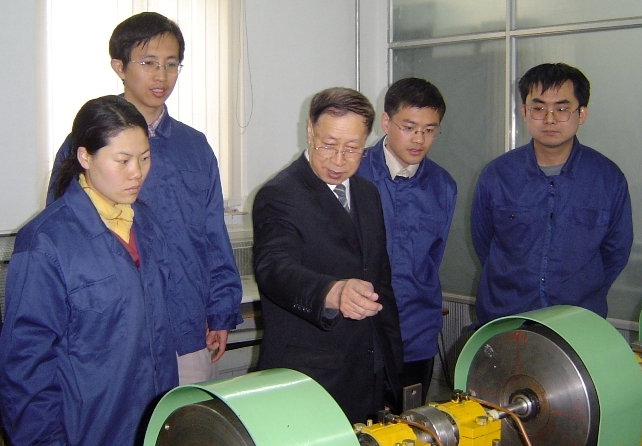 勇攀振動高峰,潛心培育人才——記中國科學院院士、東北大學機械工程與自動化學院教授聞邦椿