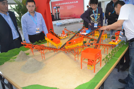 成都大宏立機器股份有限公司展出的砂石生產線模型圖
