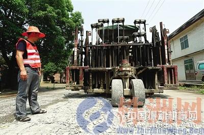 醴陵白改黑大修工程施工多錘頭破碎機體驗超高功率