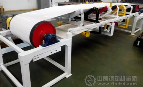 圖為輸送機樣機試車現場