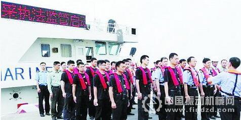 市海洋綜合行政執法支隊展開“貼身”監管。