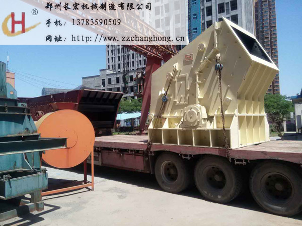 反擊破振動篩發貨2.jpg