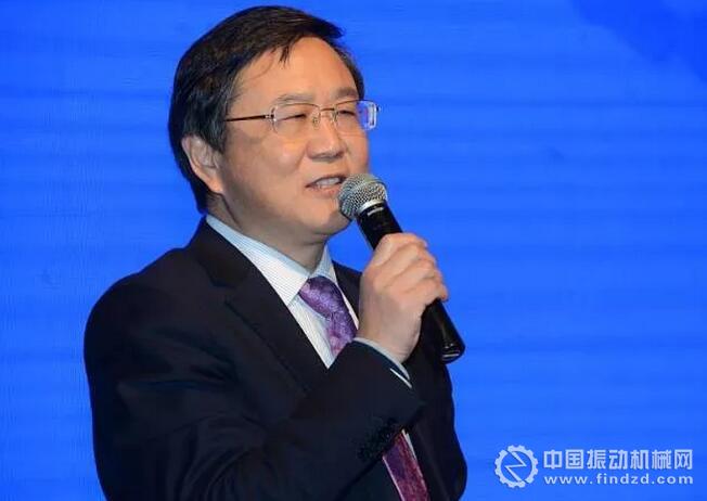 中國砂石協會副會長楊安民主持會議