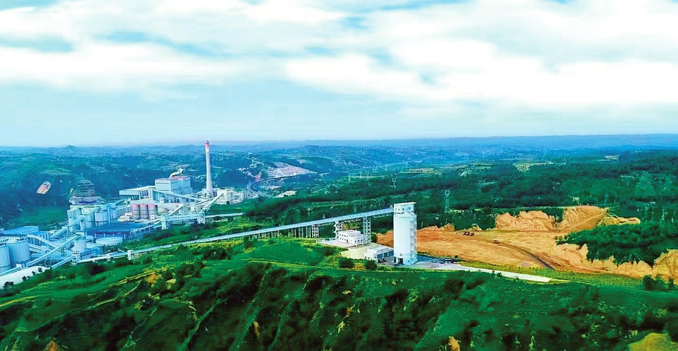 圖為山西焦煤霍州煤電呂臨能化公司矸石山遠景